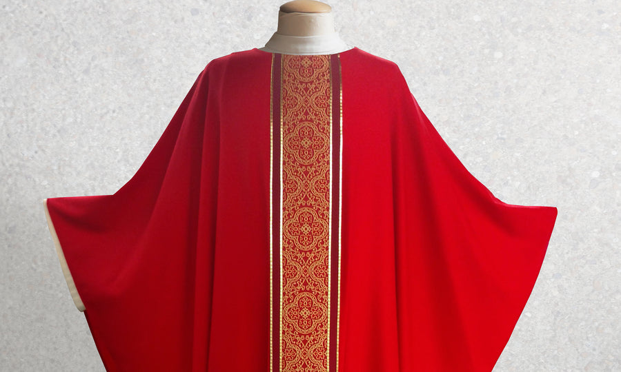 601 Classic Chasuble in Red – Maison Bouvrier