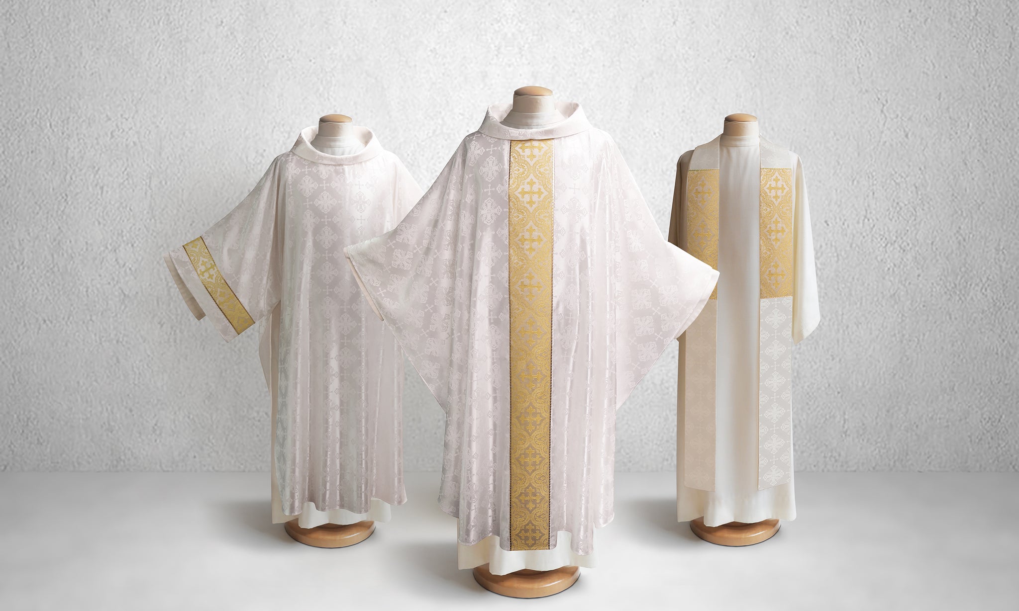 Classic Francis <br> Chasuble <br> in Lucia White