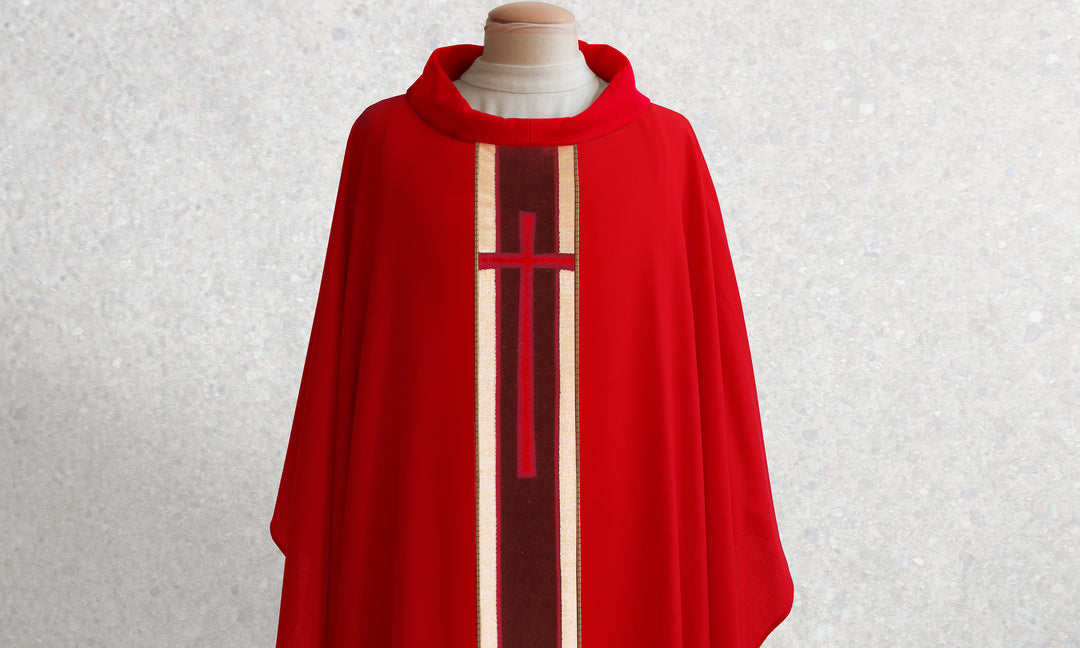 378 True Cross Chasuble in Red – Maison Bouvrier